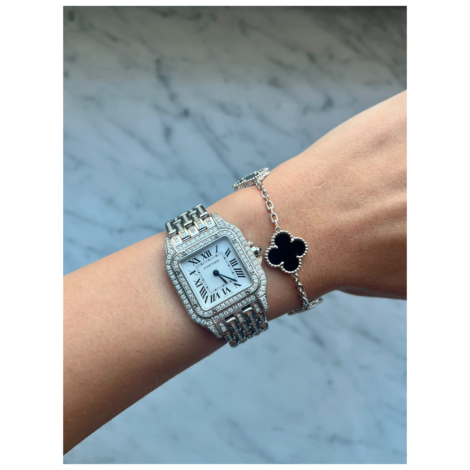 Zegarek wysadzany diamentami