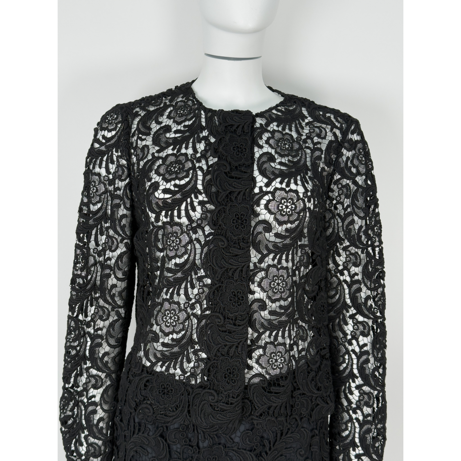 Koronkowy komplet: spódnica i bolerko