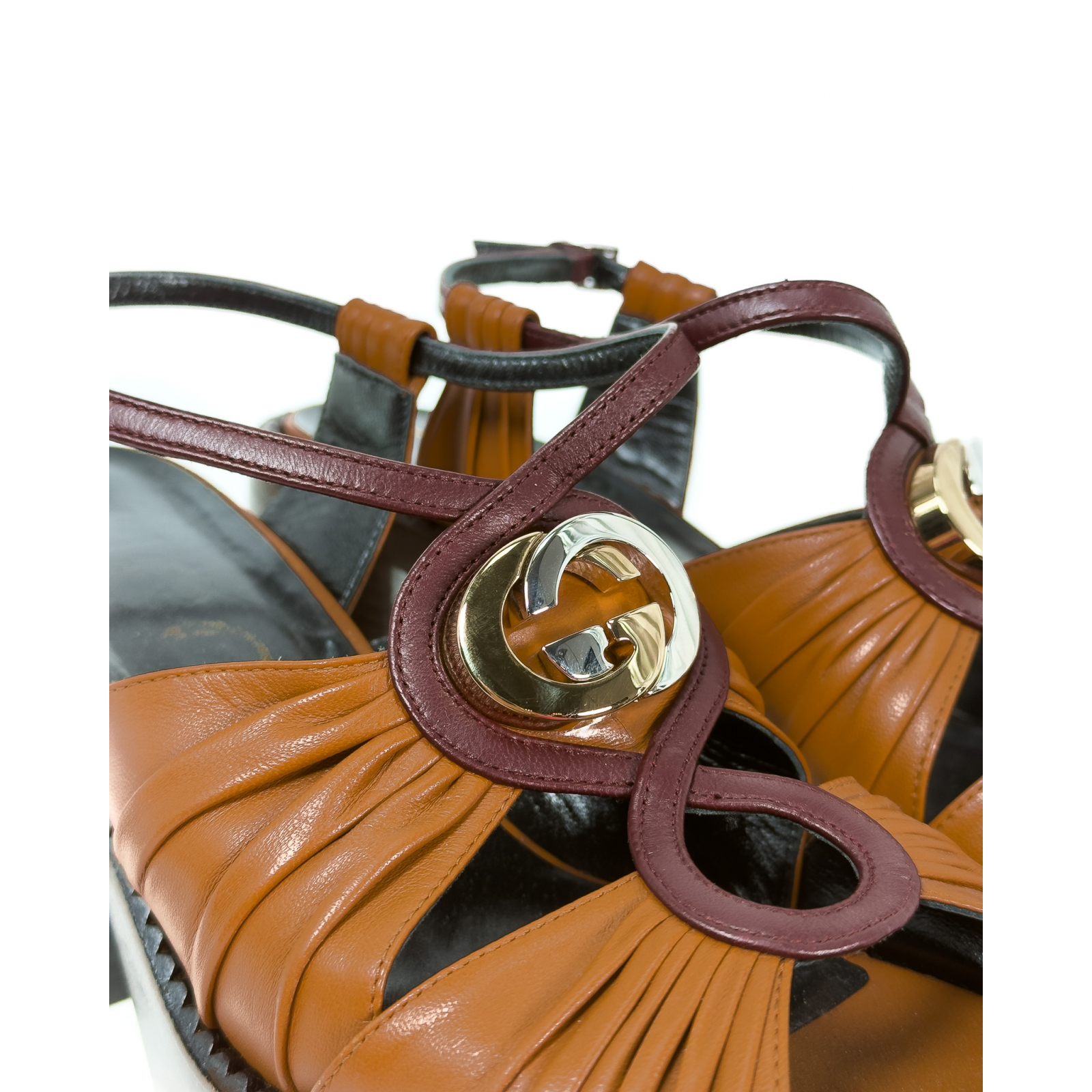 Skórzane sandały na drewnianym obcasie oraz platformie