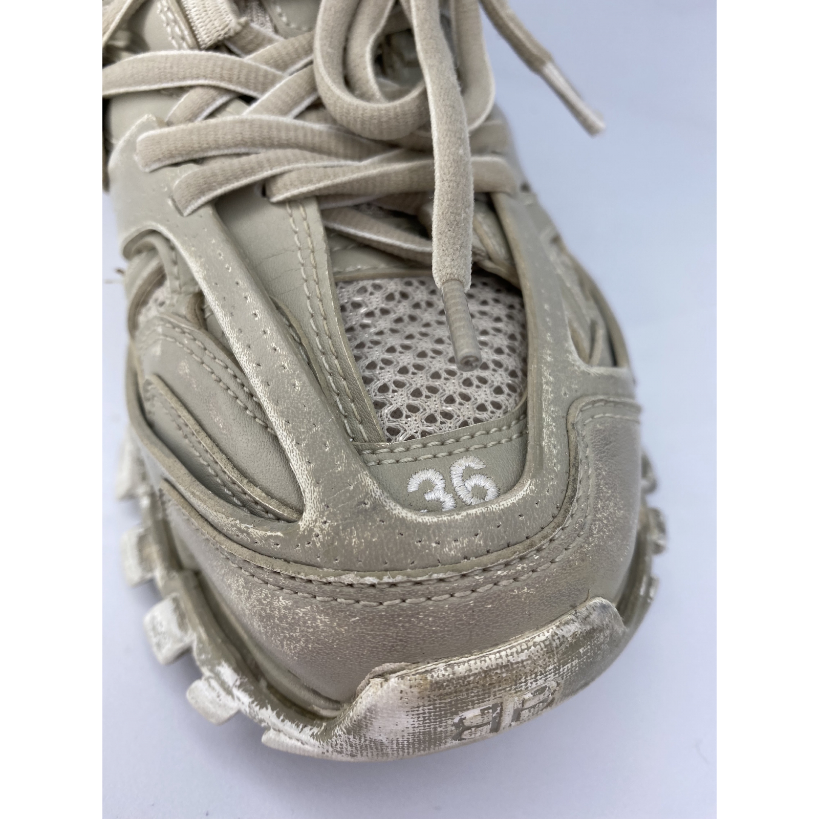 Sneakersy