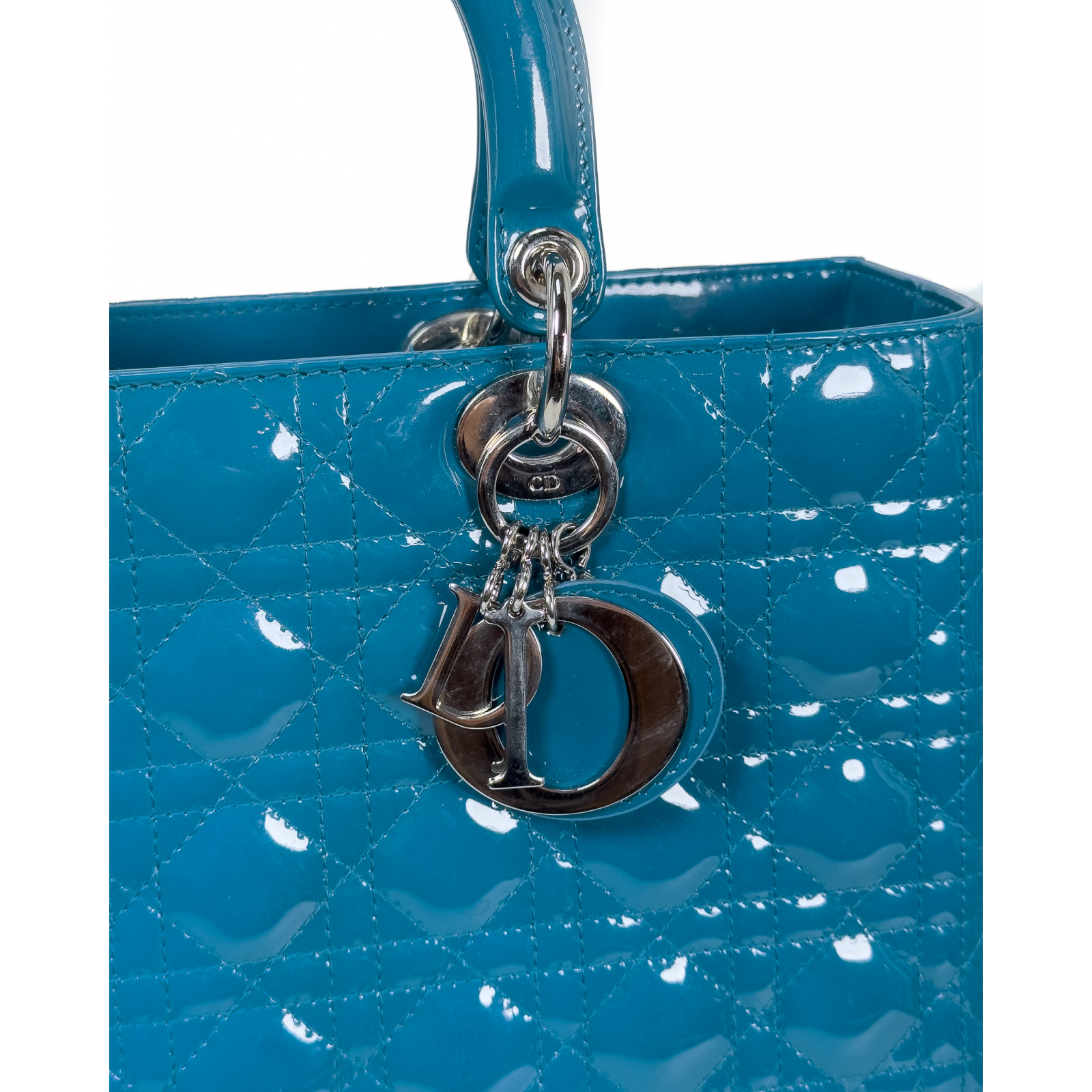 Torebka z lakierowanej skóry