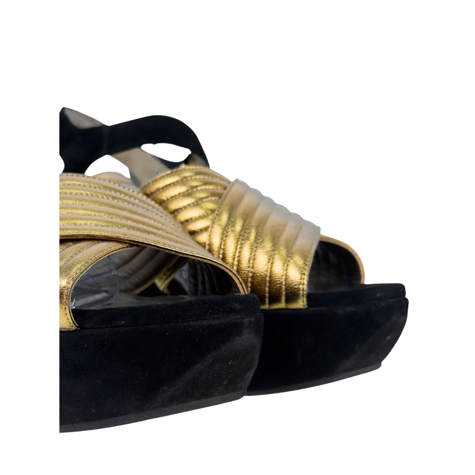 Zamszowe sandały na platformie