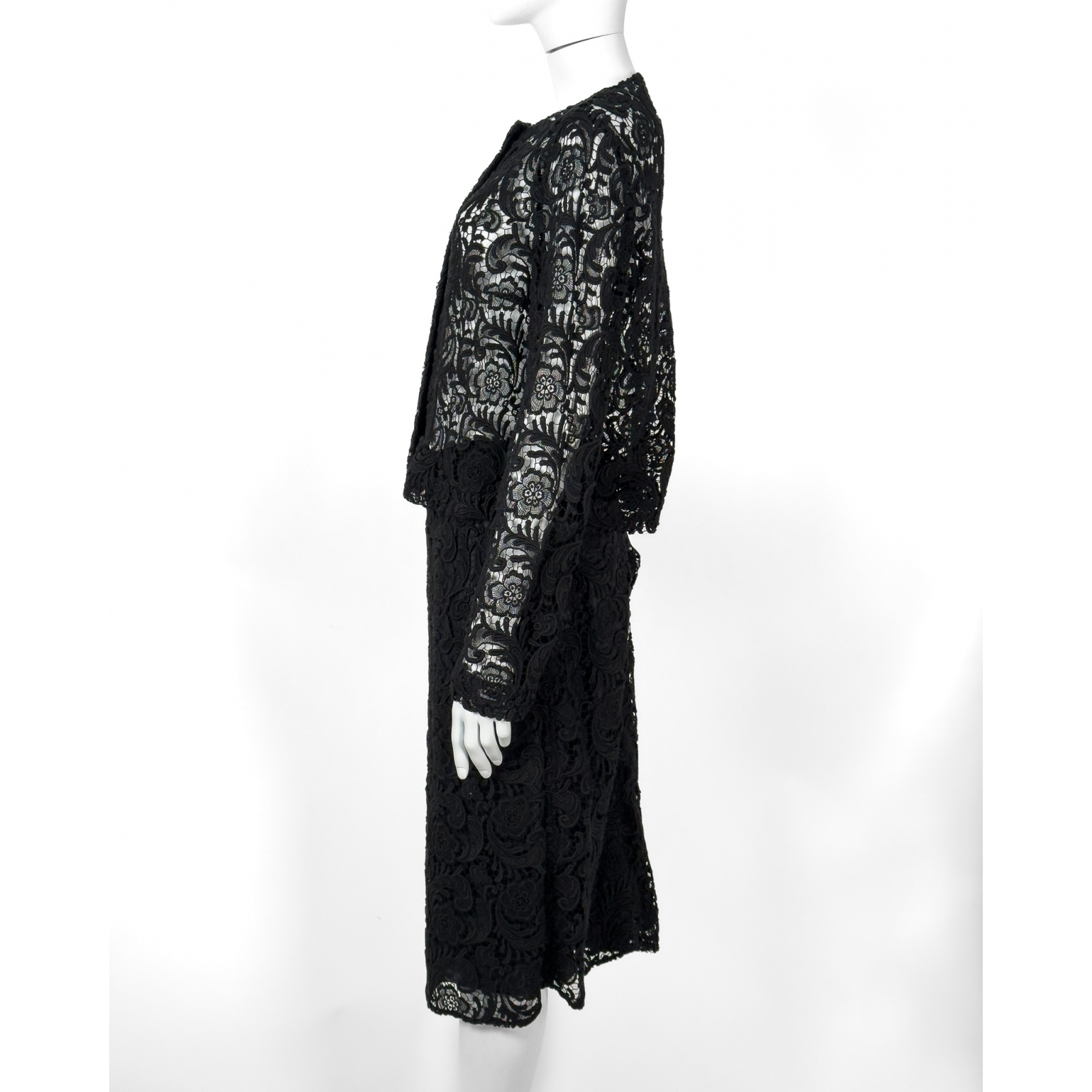 Koronkowy komplet: spódnica i bolerko