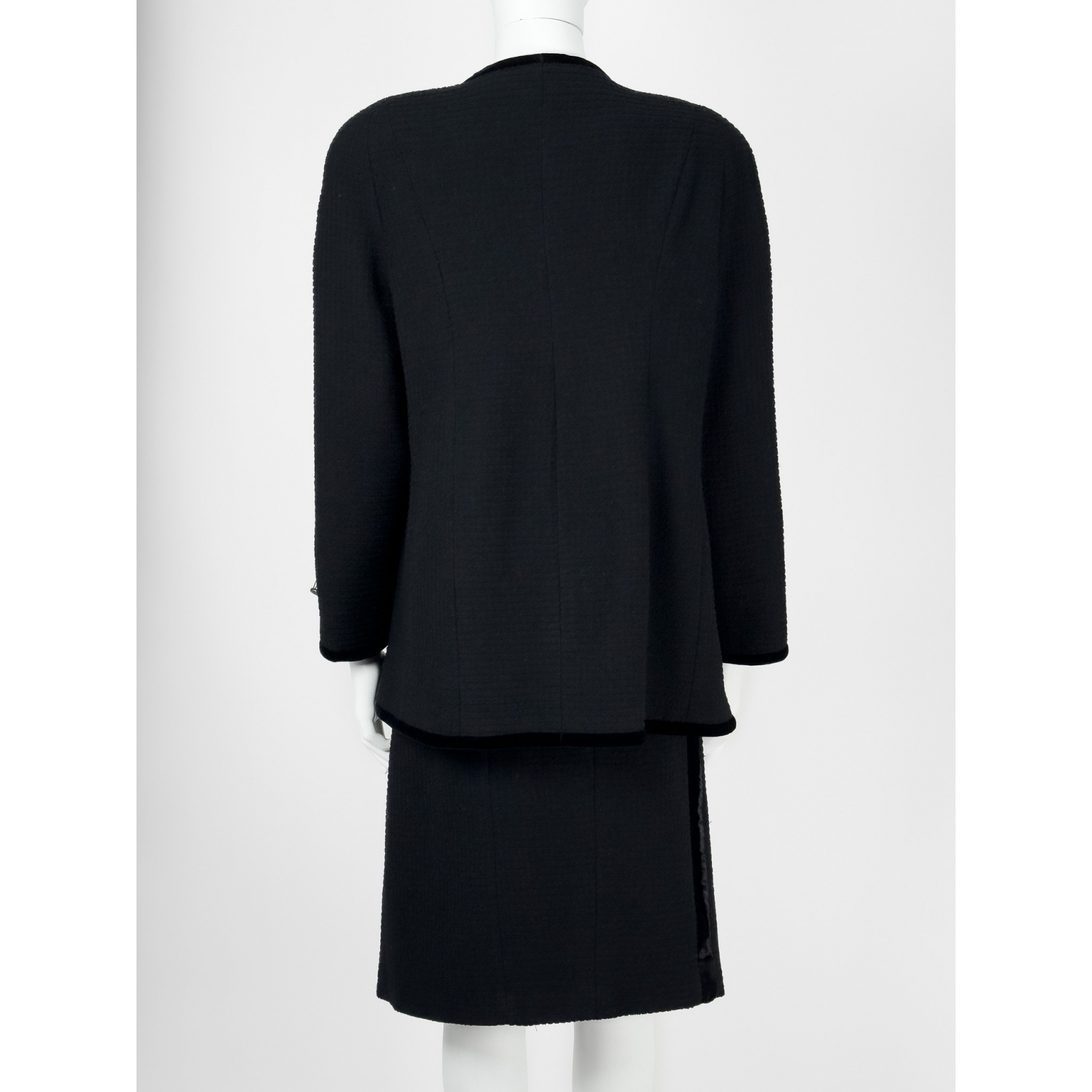 Wełniany komplet: żakiet + spódnica