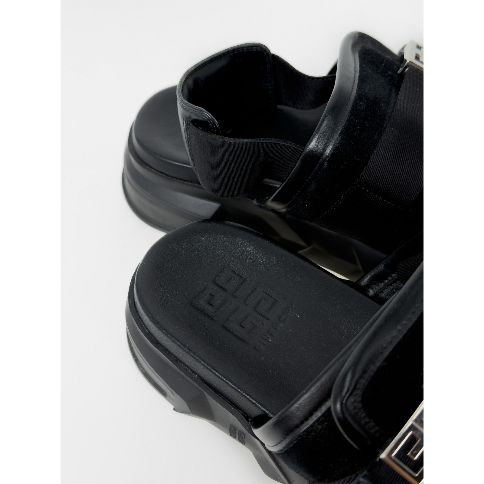 Skórzano-zamszowe sandały