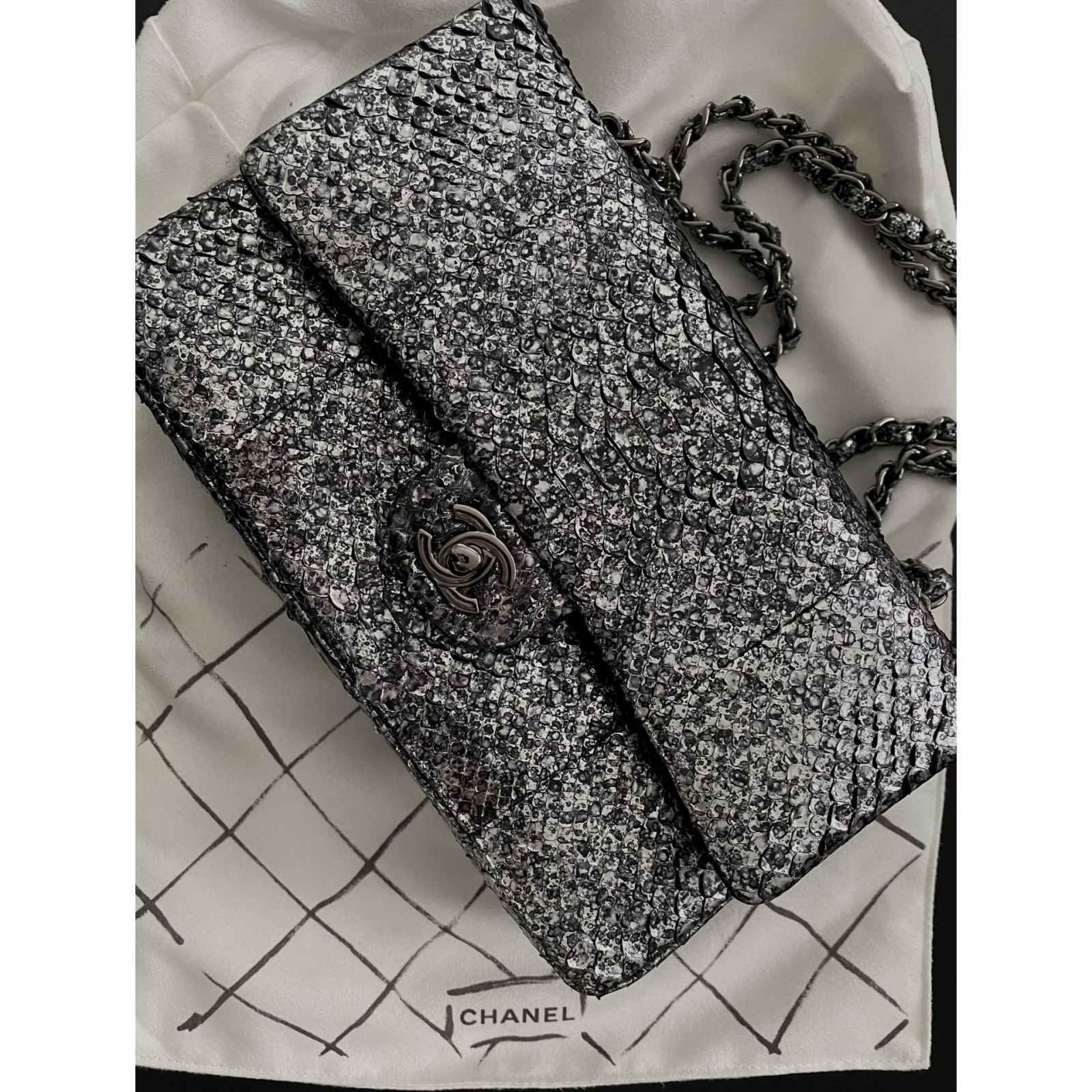 KLASYCZNA TOREBKA CHANEL MEDIUM PYTHON