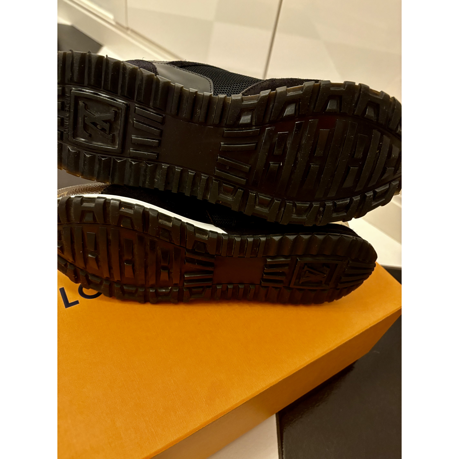 Sneakersy