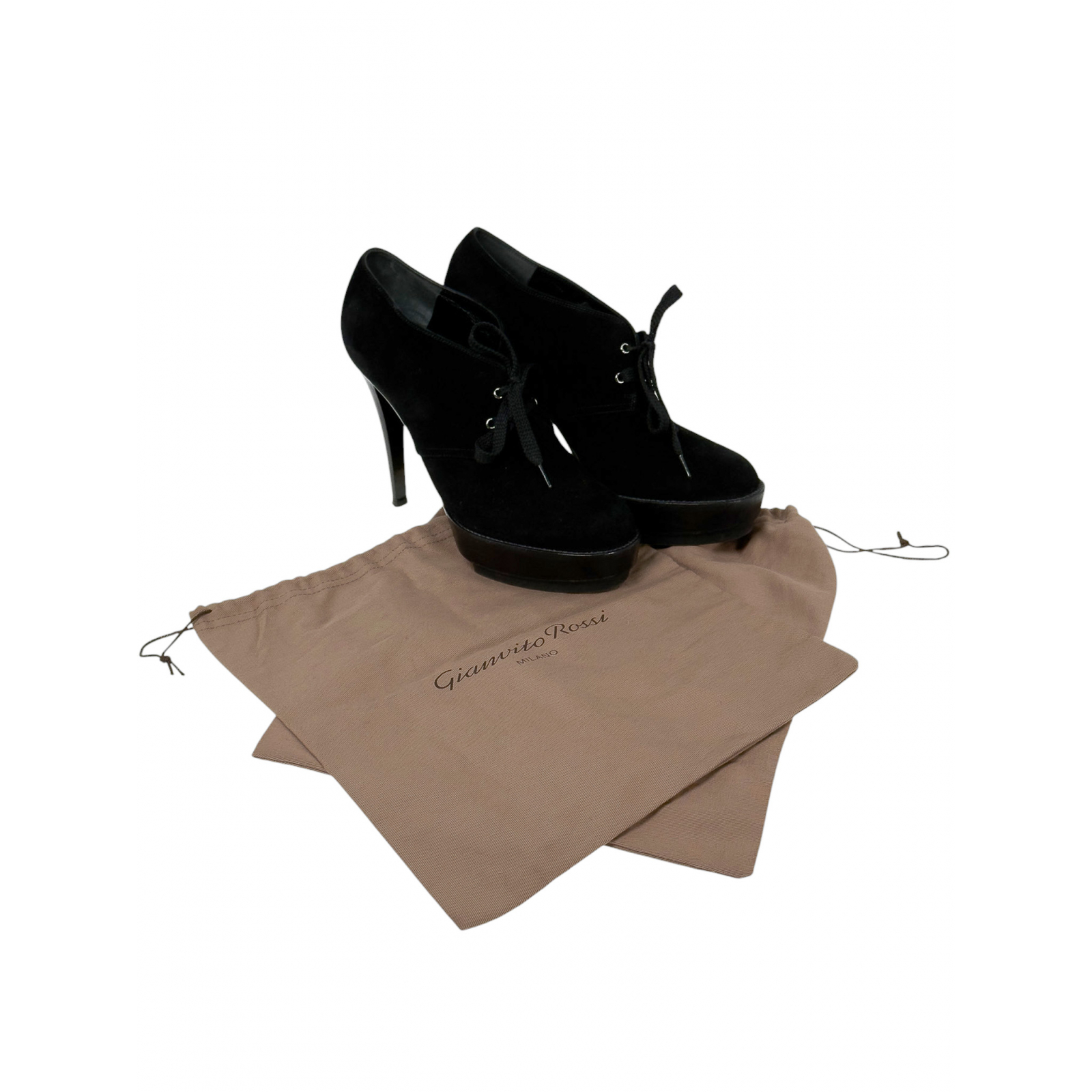 Zamszowe botki na obcasie oraz platformie