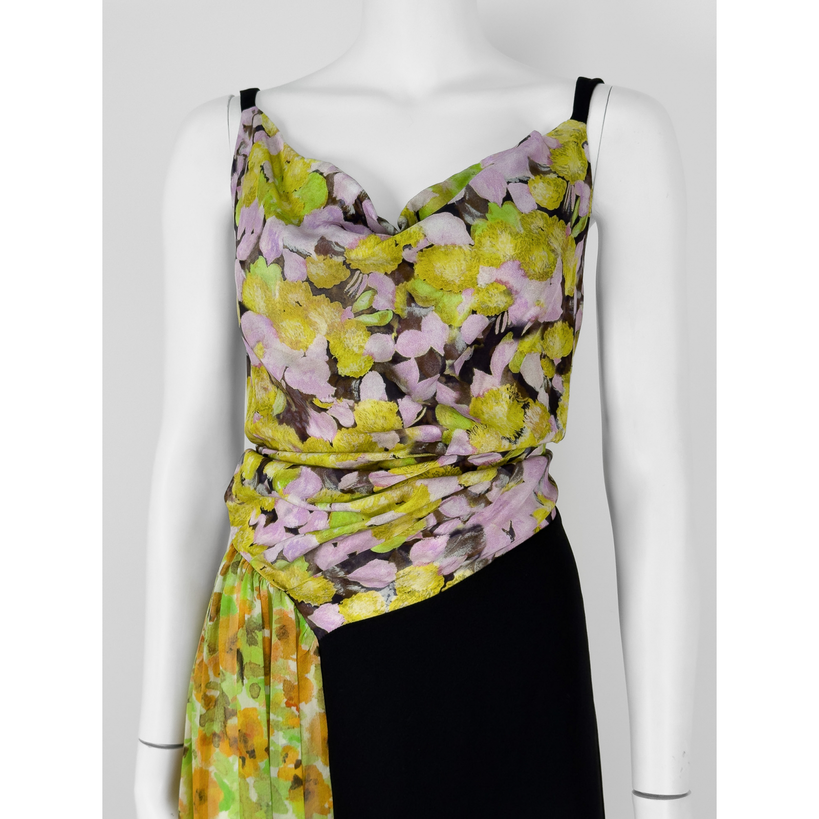 Sukienka z domieszką jedwabiu w składzie