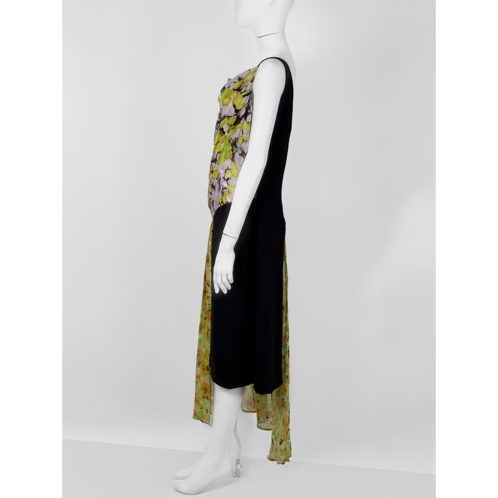 Sukienka z domieszką jedwabiu w składzie