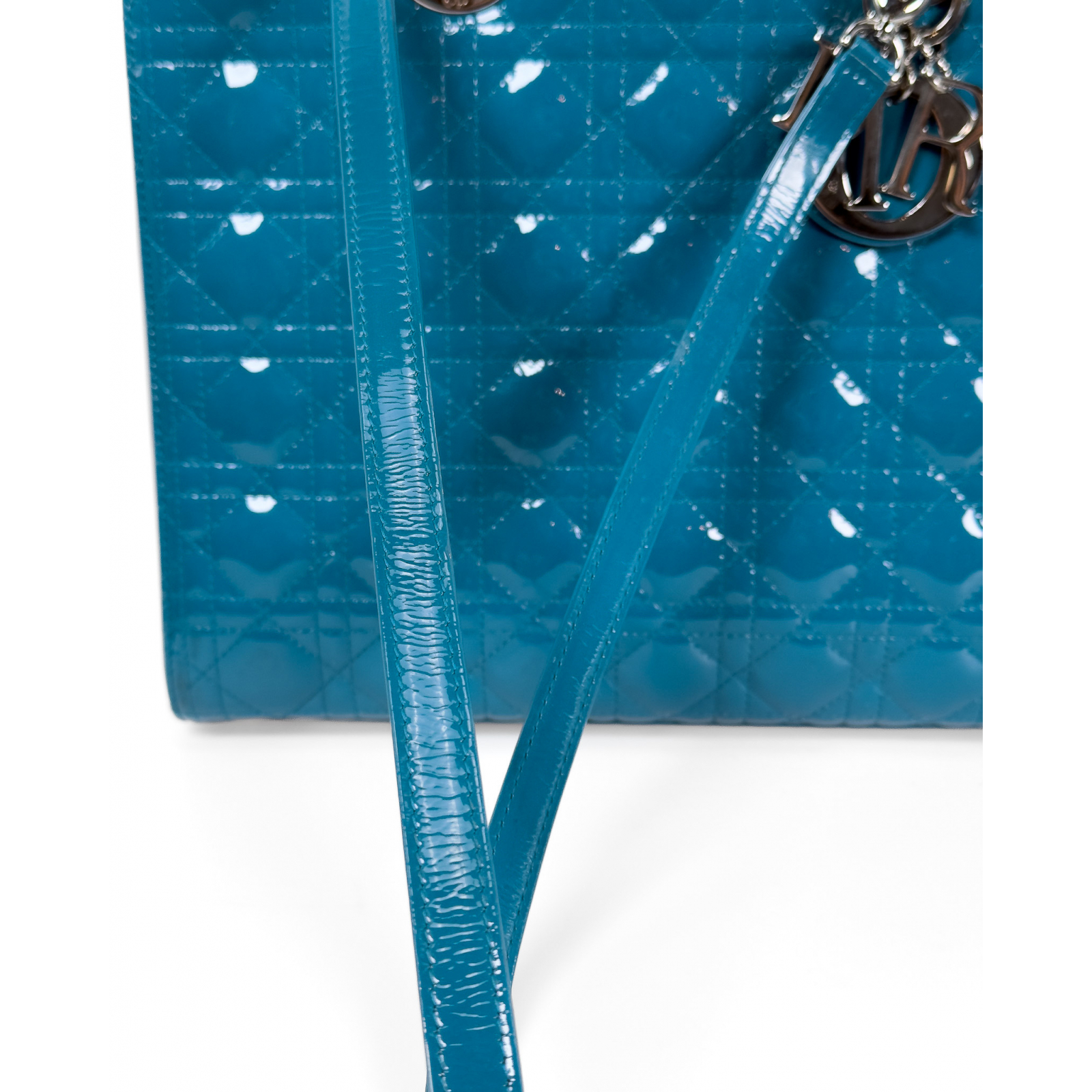 Torebka z lakierowanej skóry