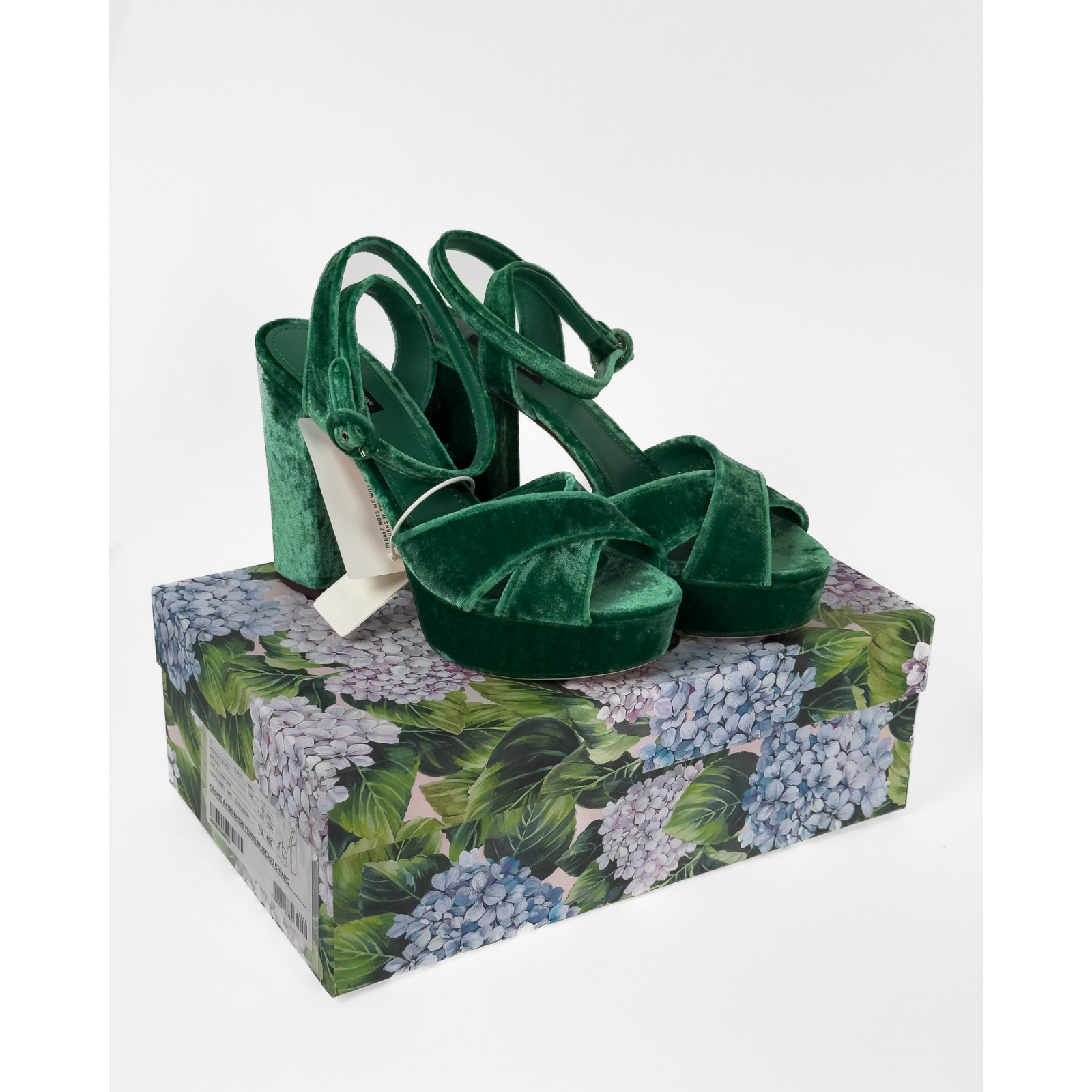 Sandały na obcasie oraz platformie