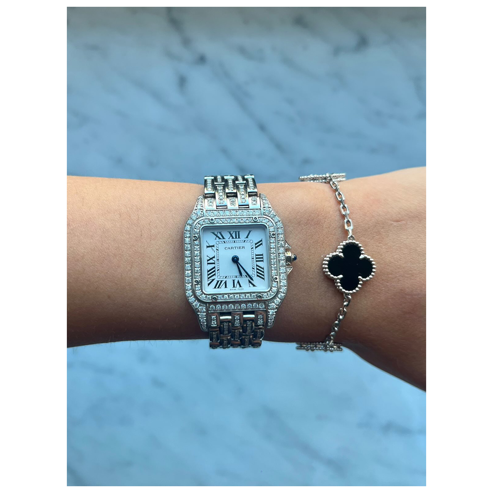 Zegarek wysadzany diamentami