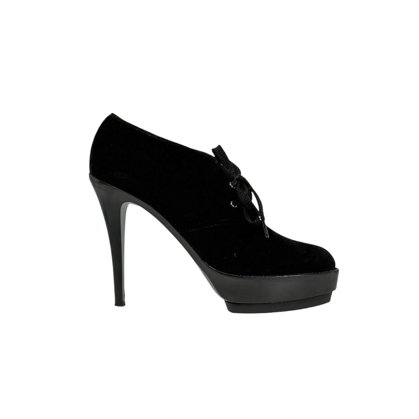 Zamszowe botki na obcasie oraz platformie