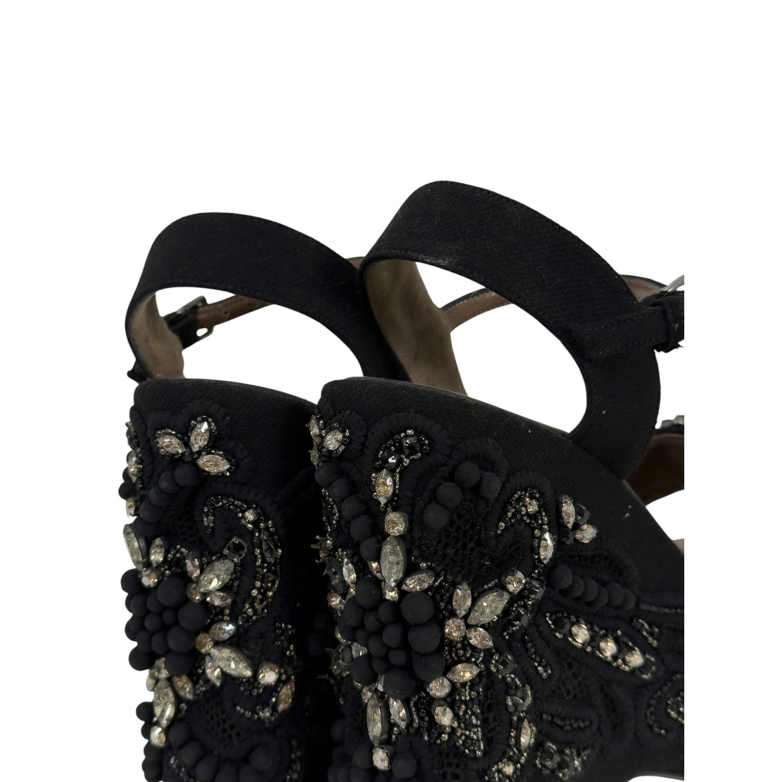 Sandały na koturnie