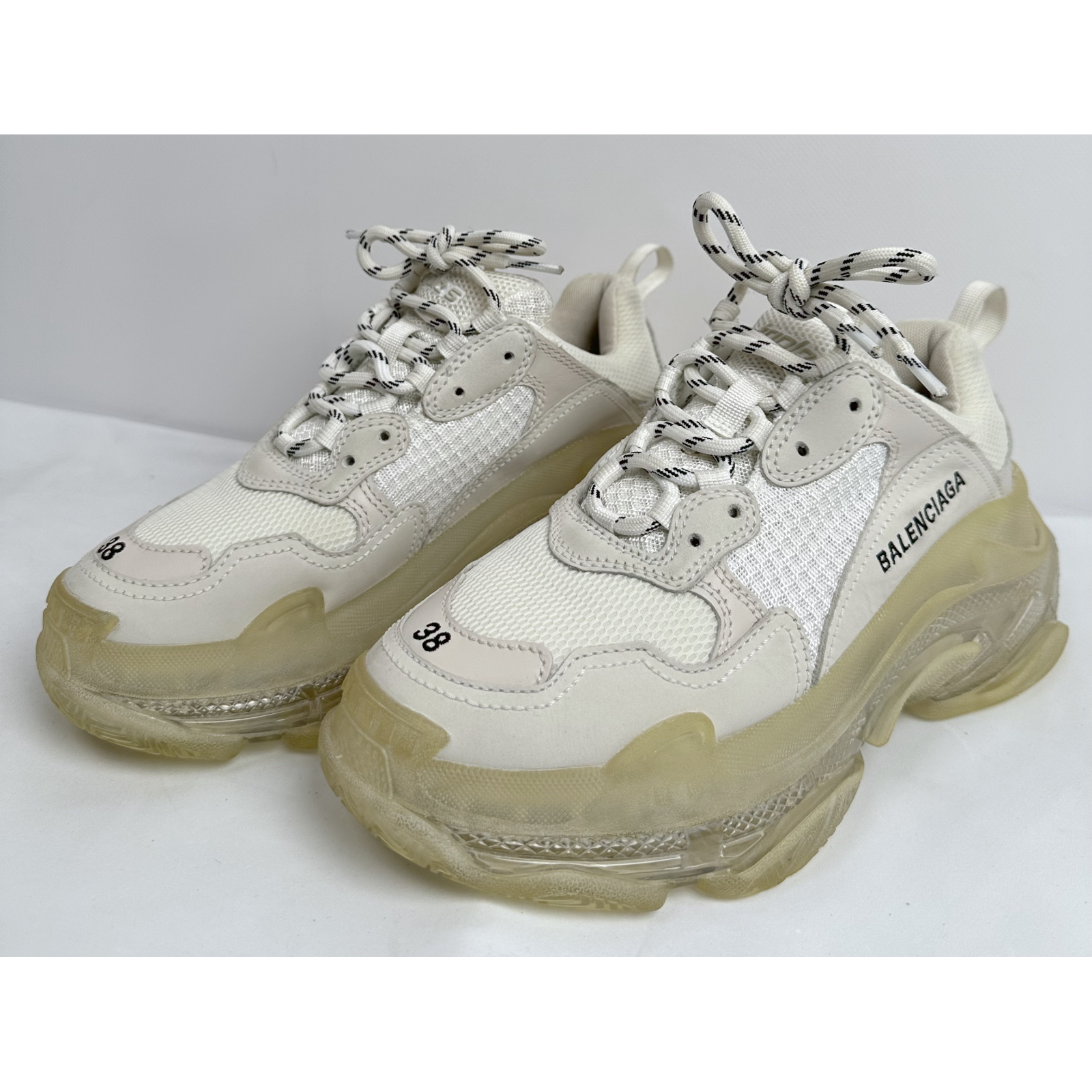 Sneakersy