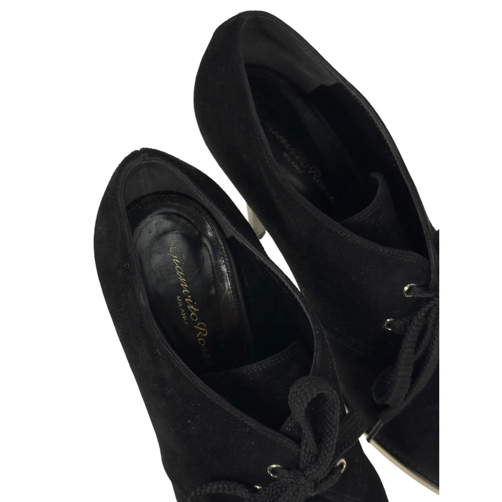 Zamszowe botki na obcasie oraz platformie