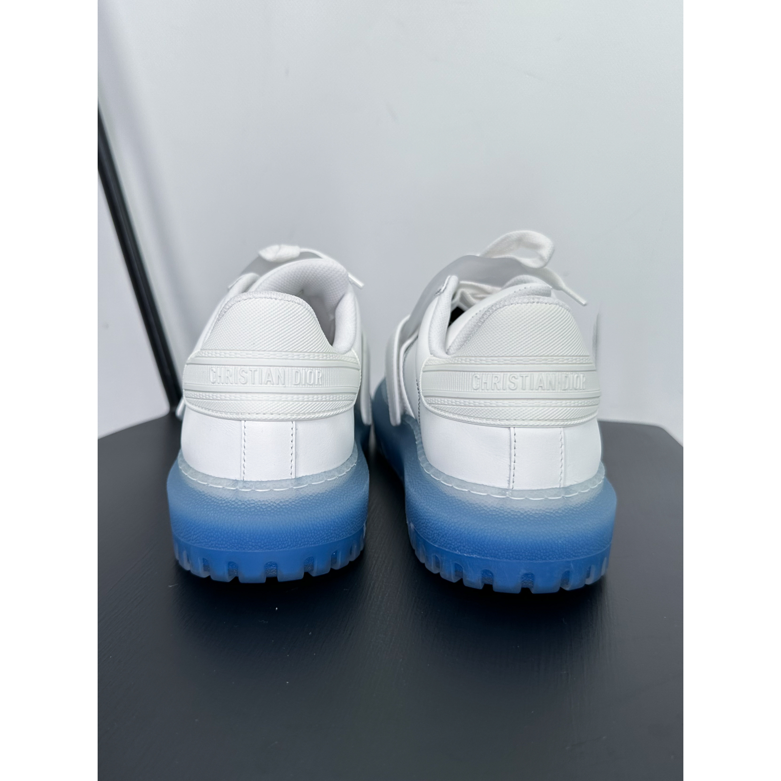 Sneakersy