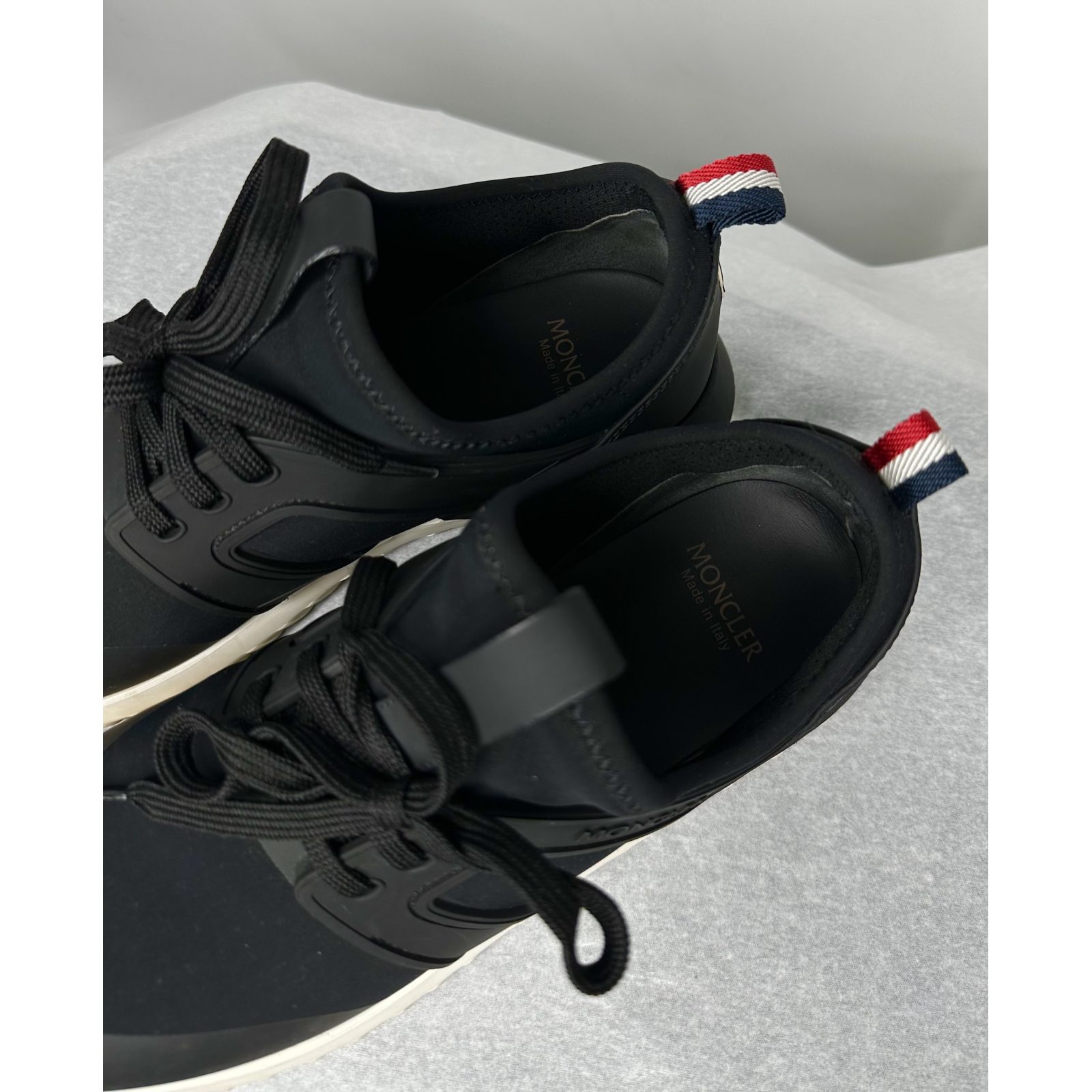Sneakersy